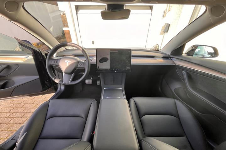 Sort Tesla Model 3 fra 2022