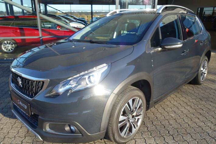 Grå Peugeot 2008 fra 2018 set udefra