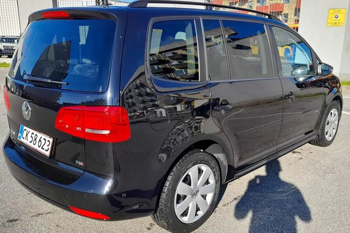 Sort VW Touran fra 2014
