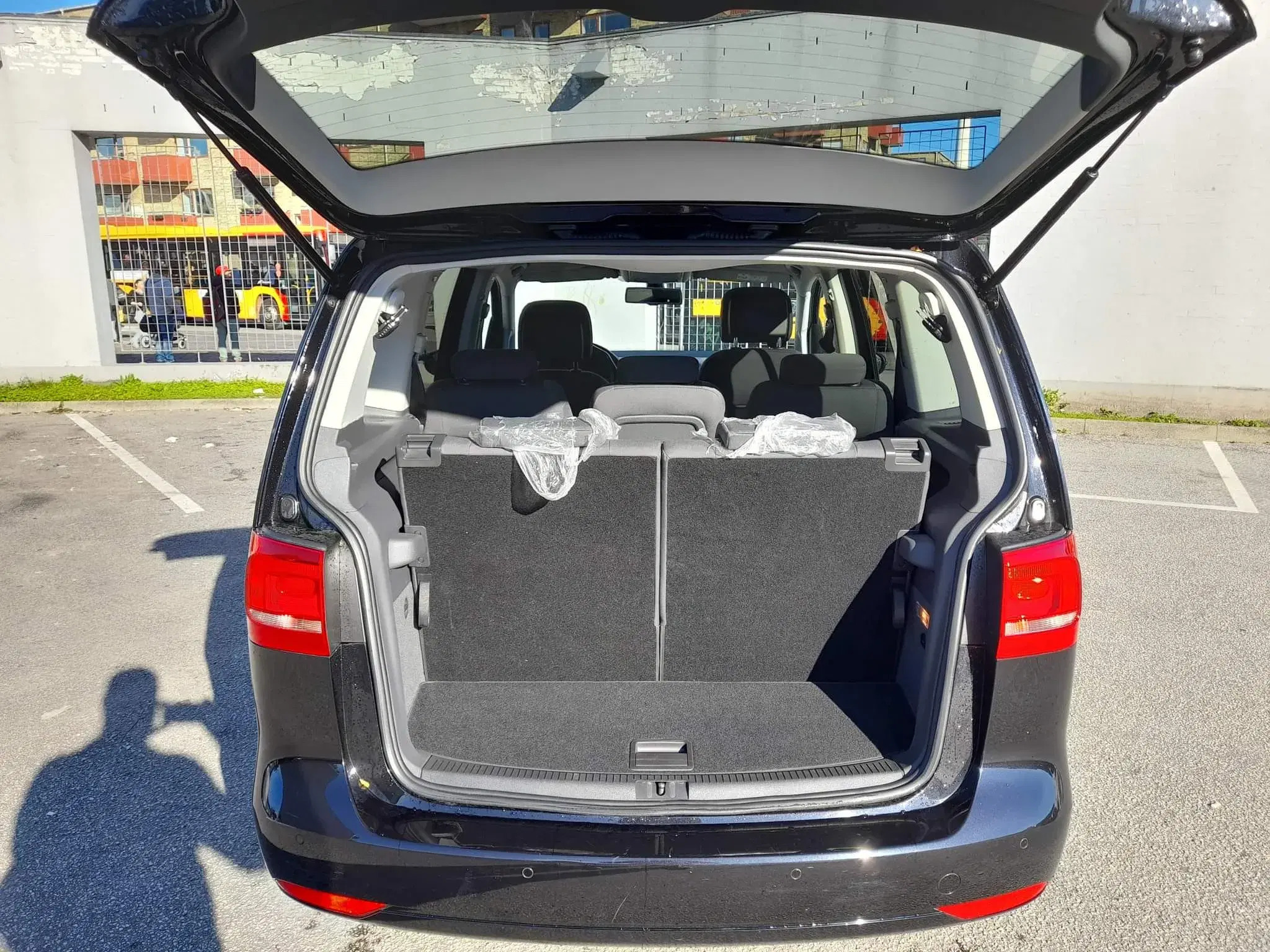 Sort VW Touran fra 2014