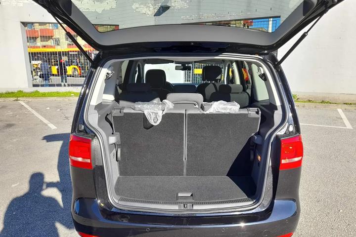 Sort VW Touran fra 2014