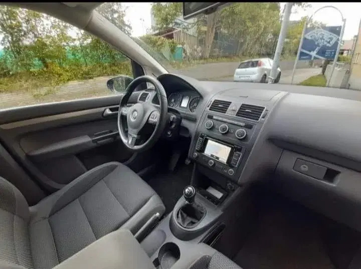 Sort VW Touran fra 2014