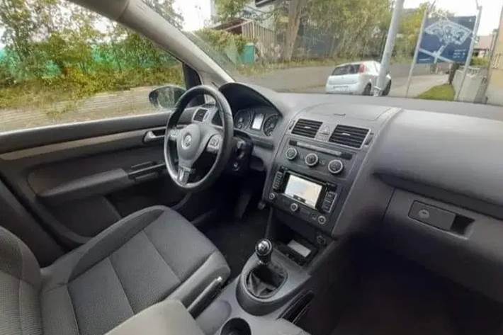 Sort VW Touran fra 2014