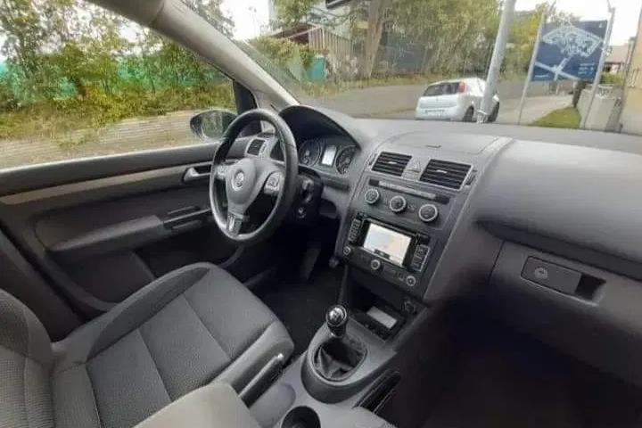 Sort VW Touran fra 2014