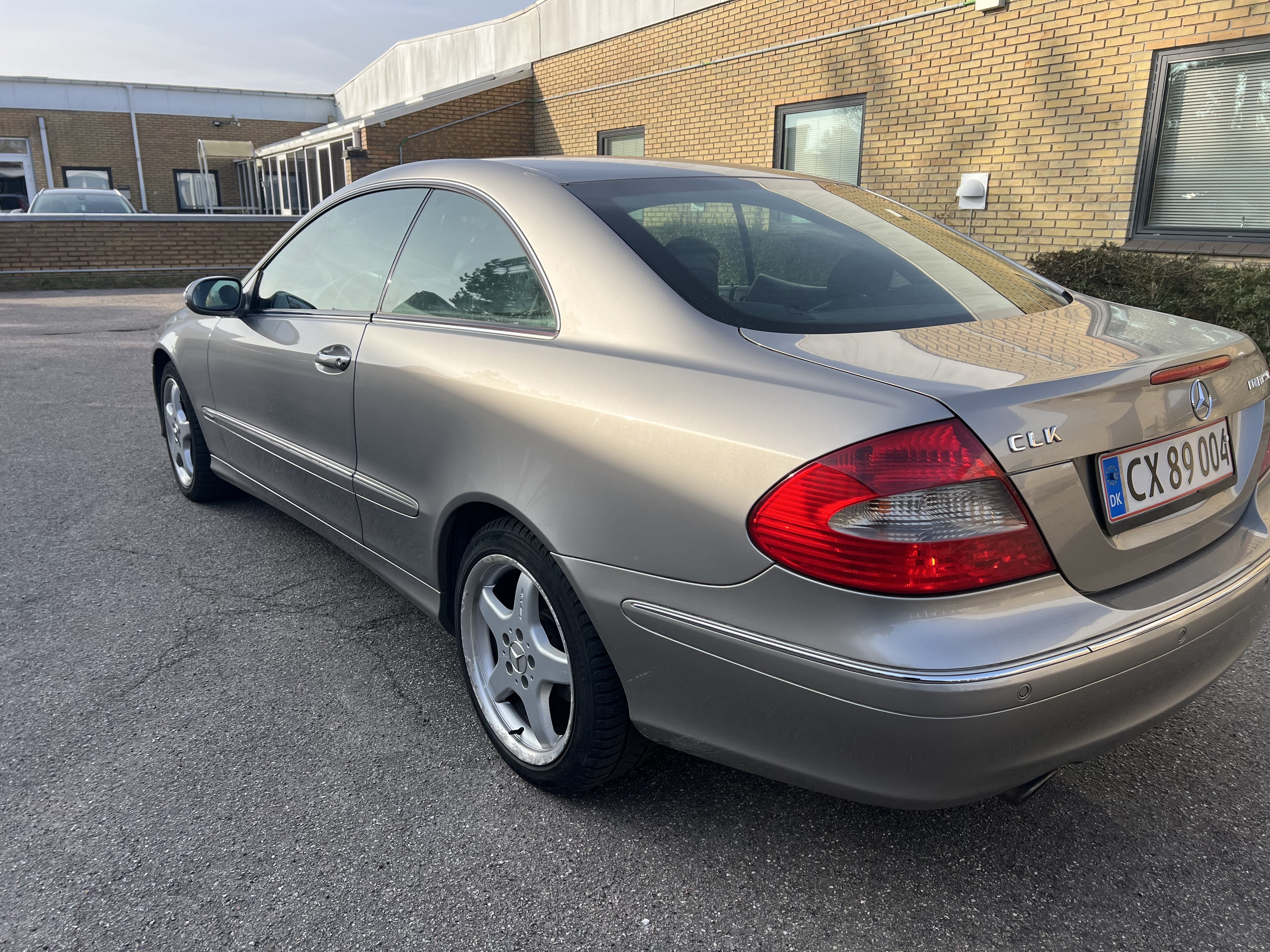 Sølv Mercedes CLK200 fra 2005