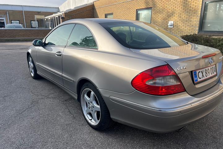 Sølv Mercedes CLK200 fra 2005