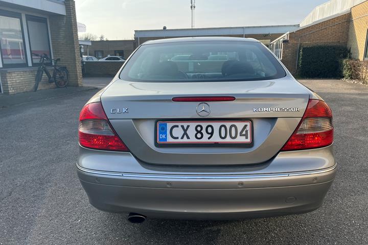 Sølv Mercedes CLK200 fra 2005
