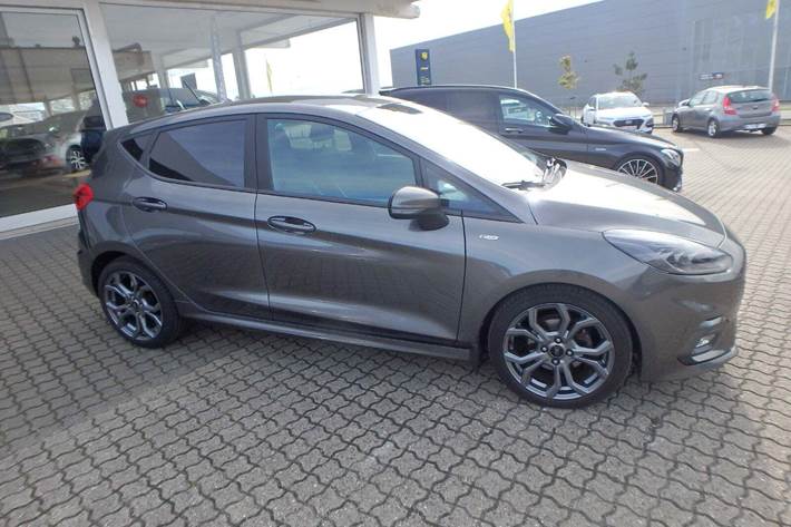 Grå Ford Fiesta fra 2020