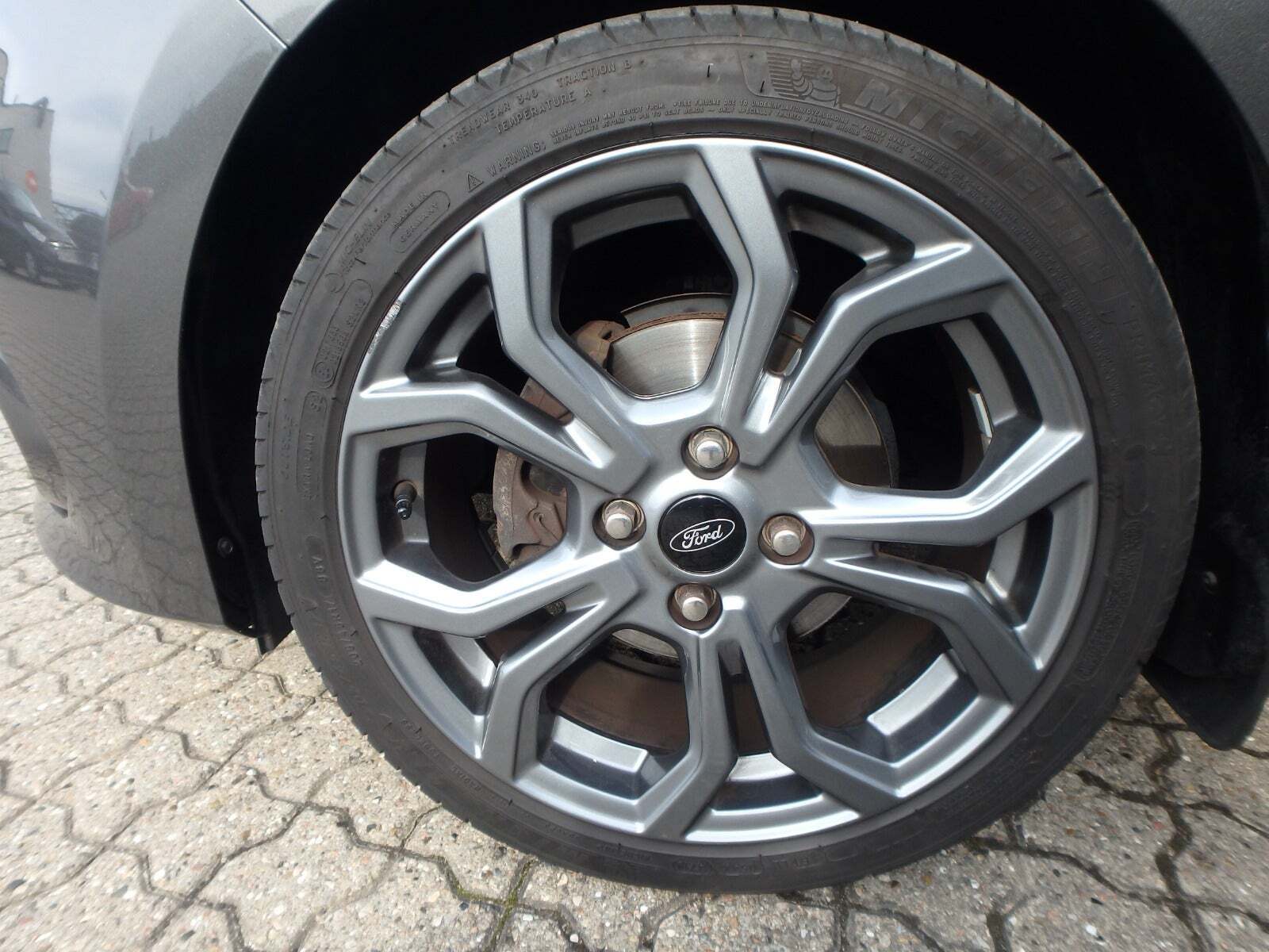 Grå Ford Fiesta fra 2020