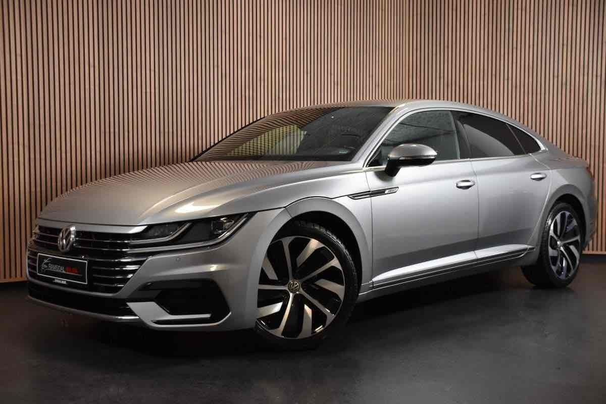 Grå VW Arteon fra 2018