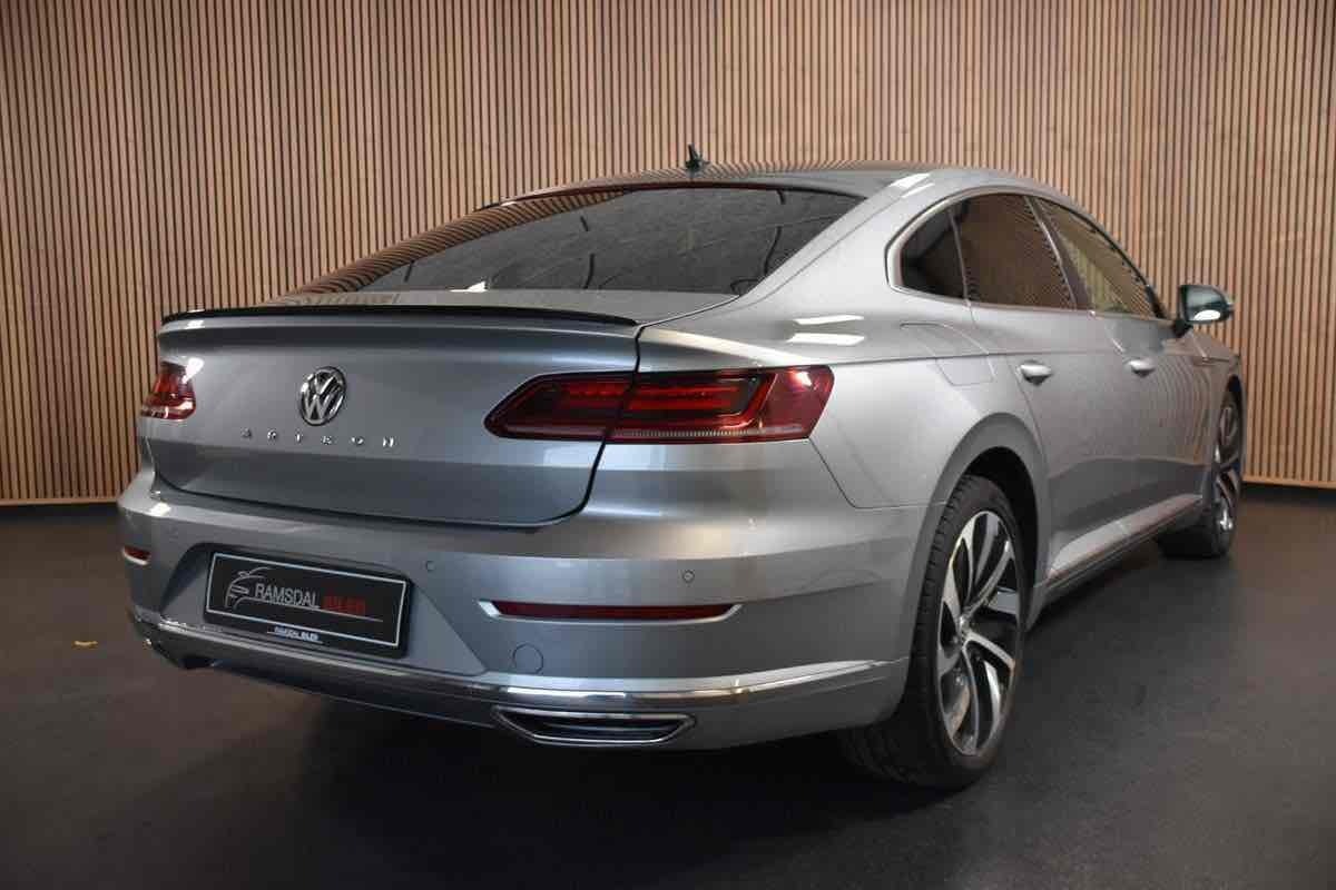Grå VW Arteon fra 2018