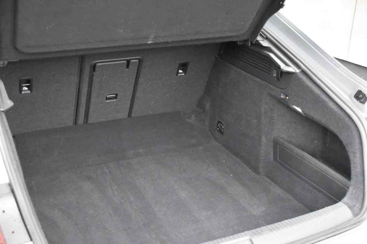 Grå VW Arteon fra 2018