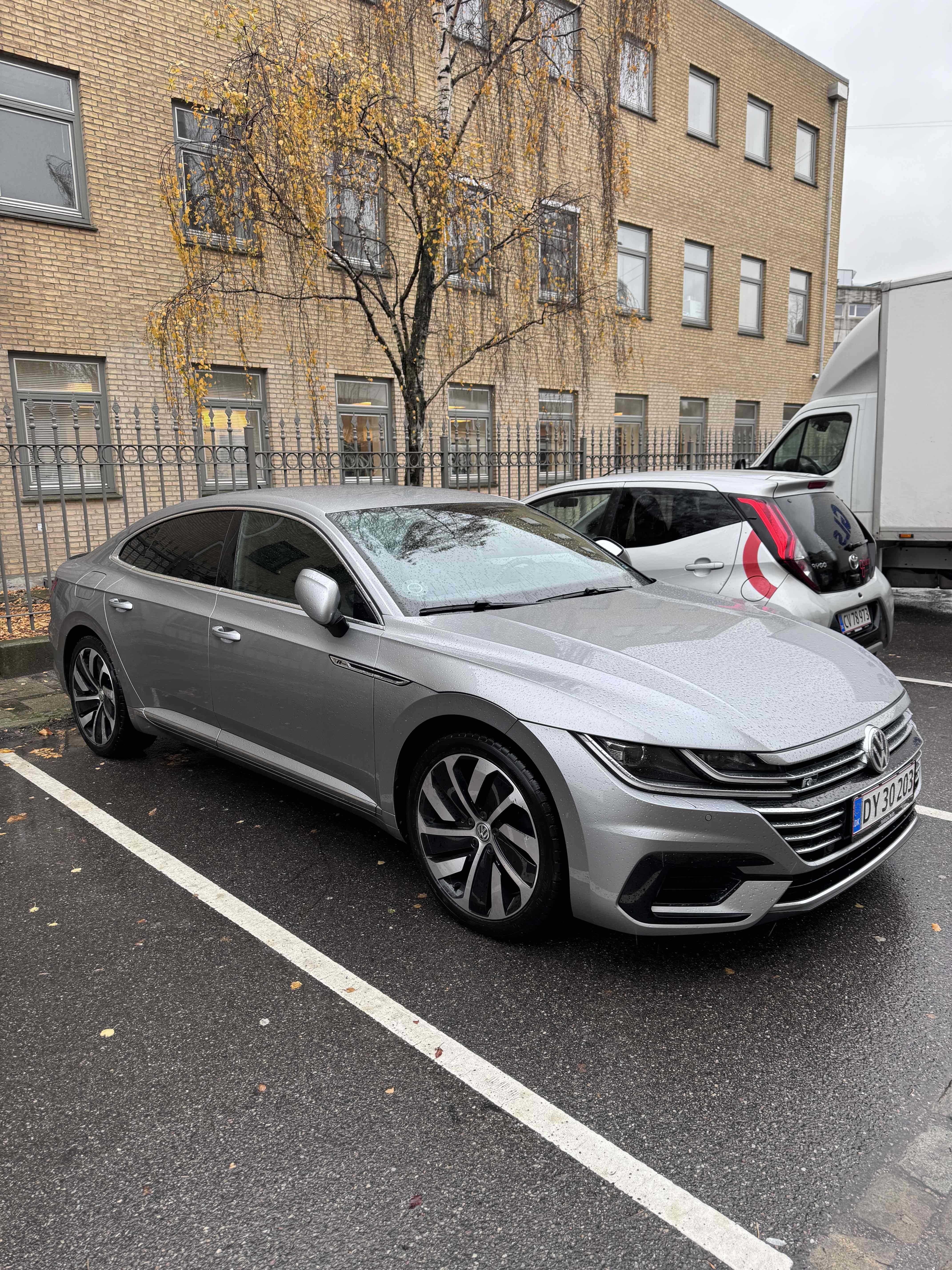 Grå VW Arteon fra 2018