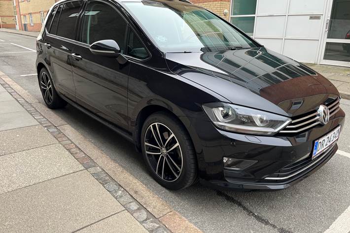 Sort VW Golf Sportsvan fra 2017