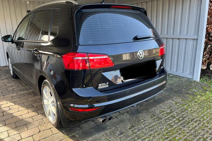 Sort VW Golf Sportsvan fra 2017