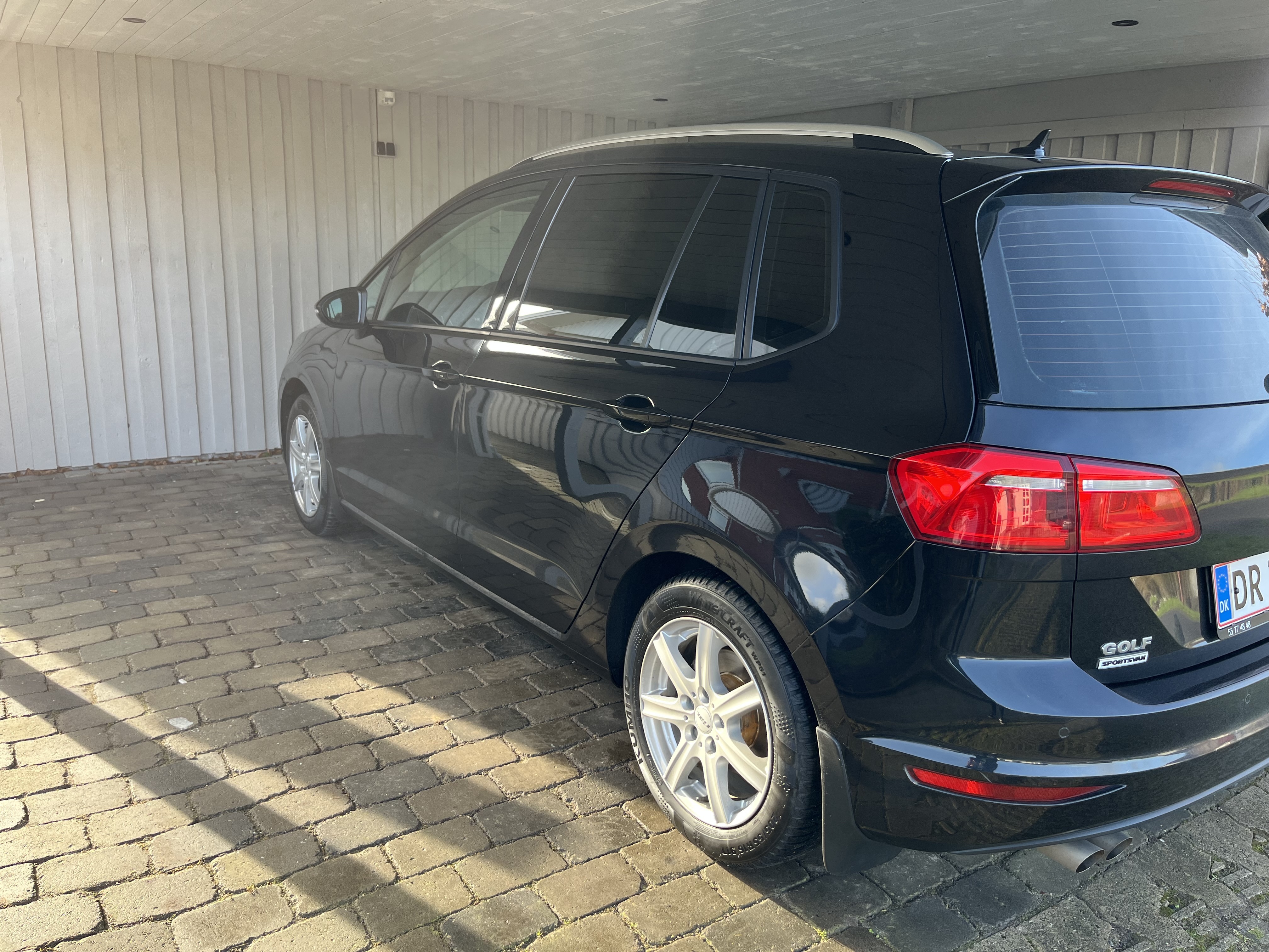 Sort VW Golf Sportsvan fra 2017
