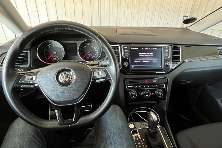 Sort VW Golf Sportsvan fra 2017