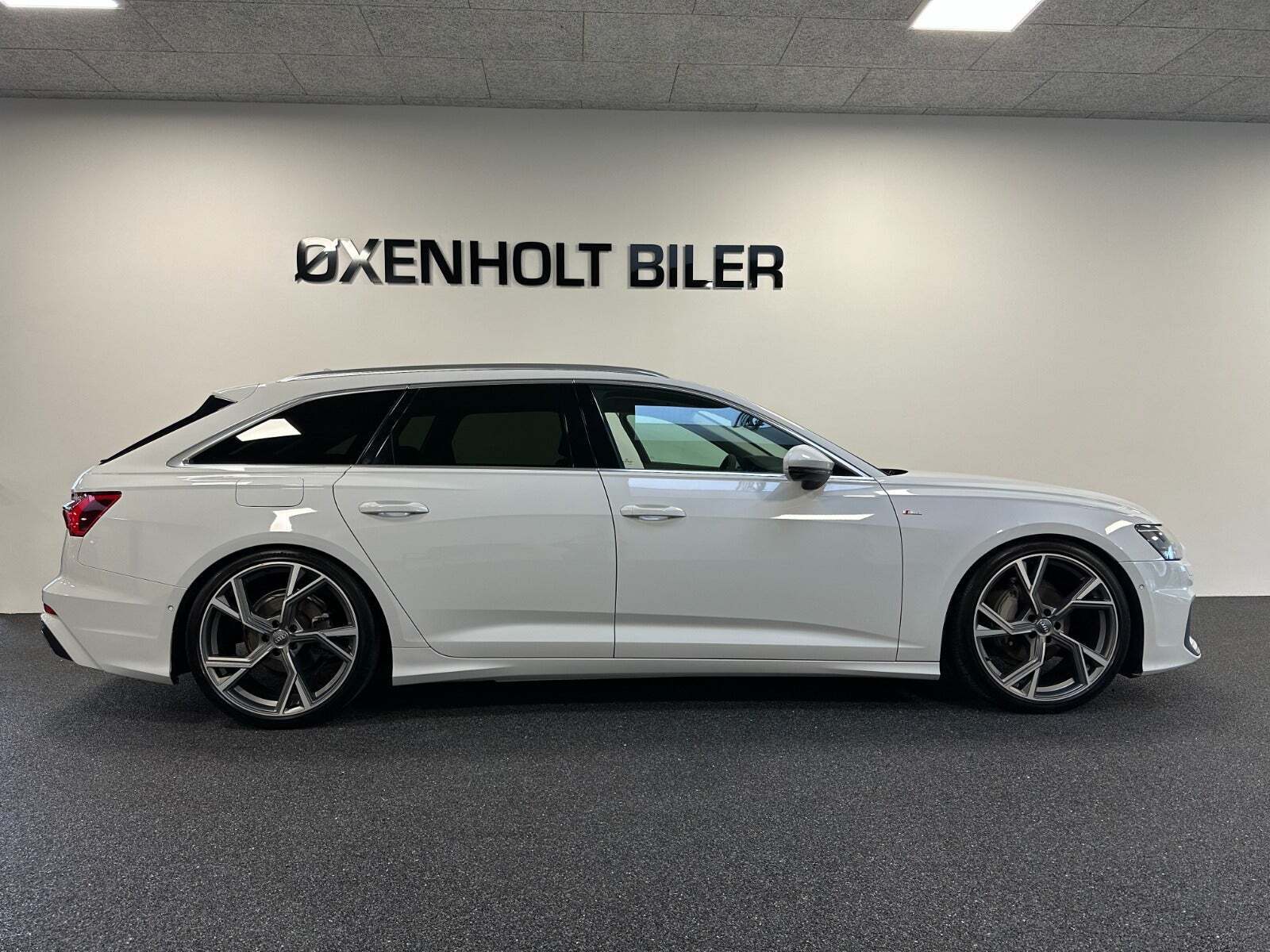 Hvid Audi A6 fra 2019