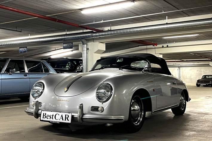 Sølv Porsche 356 fra 1959 set udefra