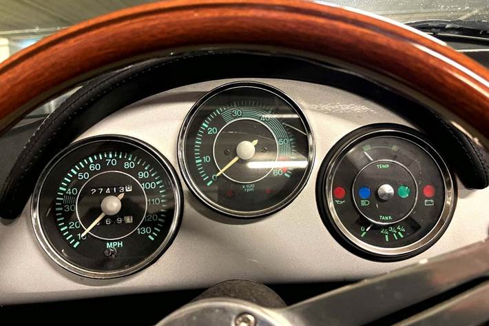 Sølv Porsche 356 fra 1959 set indefra