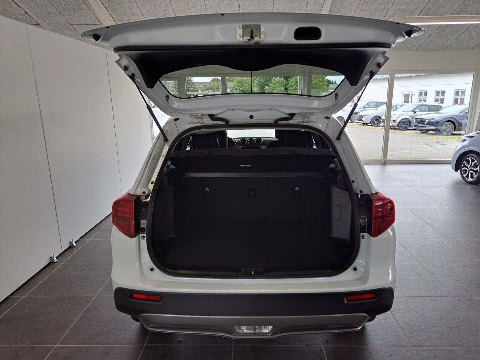 Hvid Suzuki Vitara fra 2020