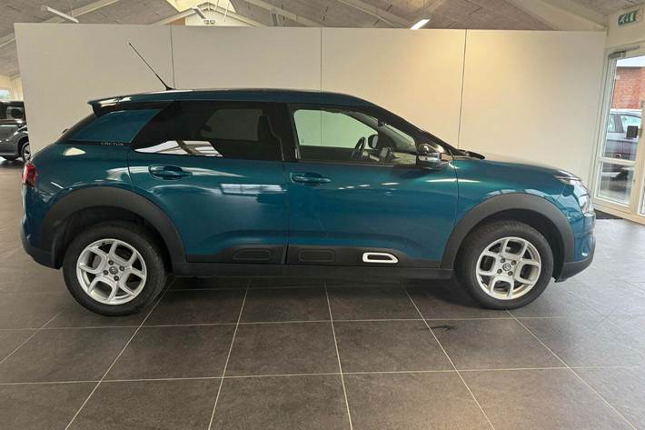 Turquoise Citroën C4 Cactus fra 2018