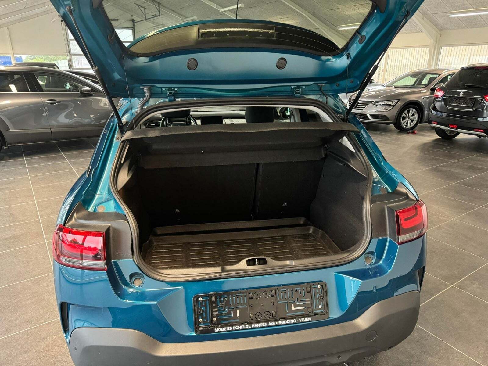 Turquoise Citroën C4 Cactus fra 2018