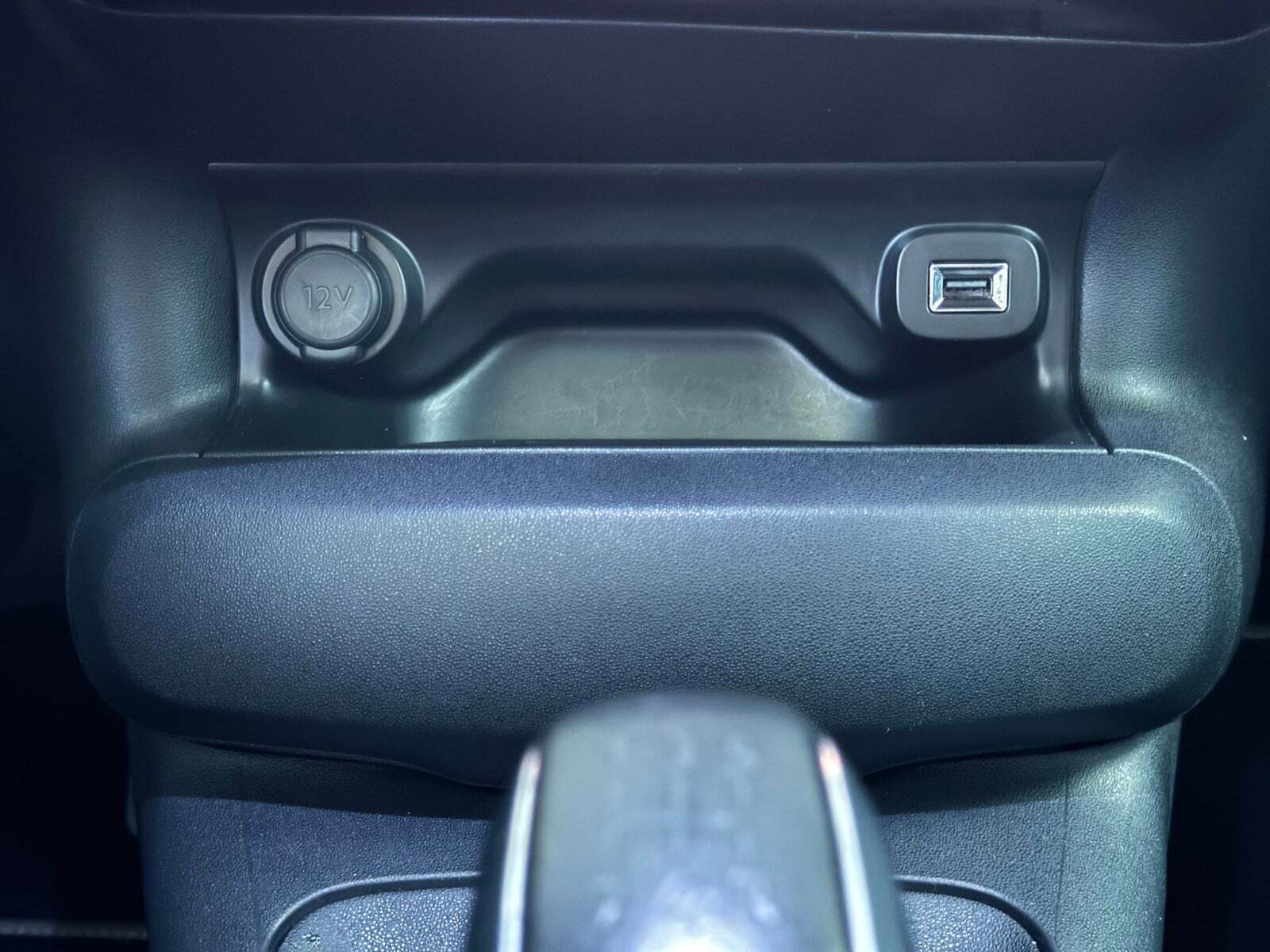 Turquoise Citroën C4 Cactus fra 2018