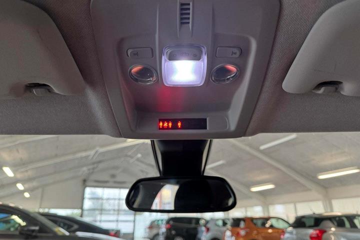 Turquoise Citroën C4 Cactus fra 2018