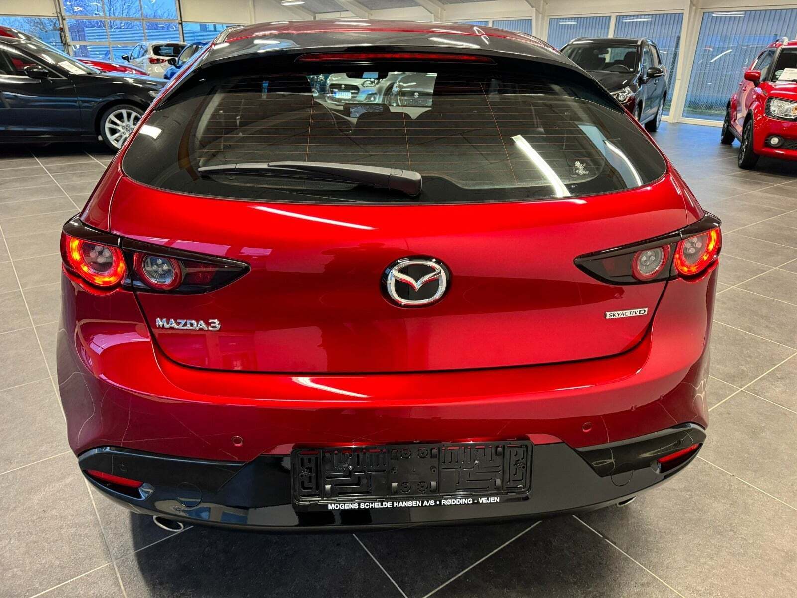 Rød Mazda 3 fra 2019