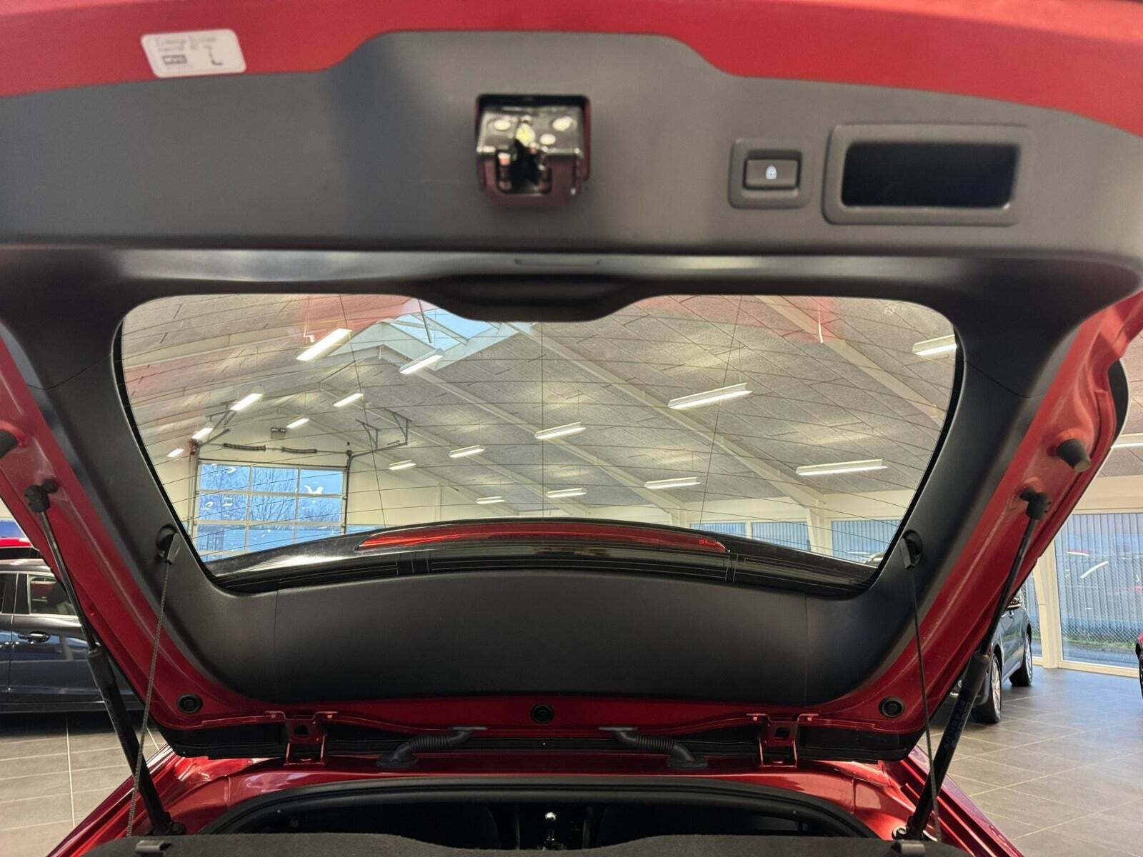 Rød Mazda 3 fra 2019