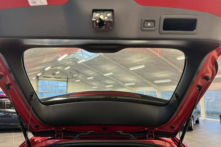 Rød Mazda 3 fra 2019