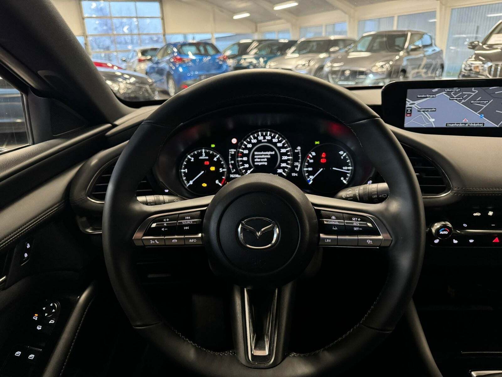 Rød Mazda 3 fra 2019