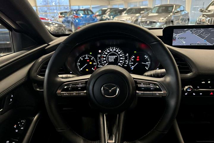 Rød Mazda 3 fra 2019