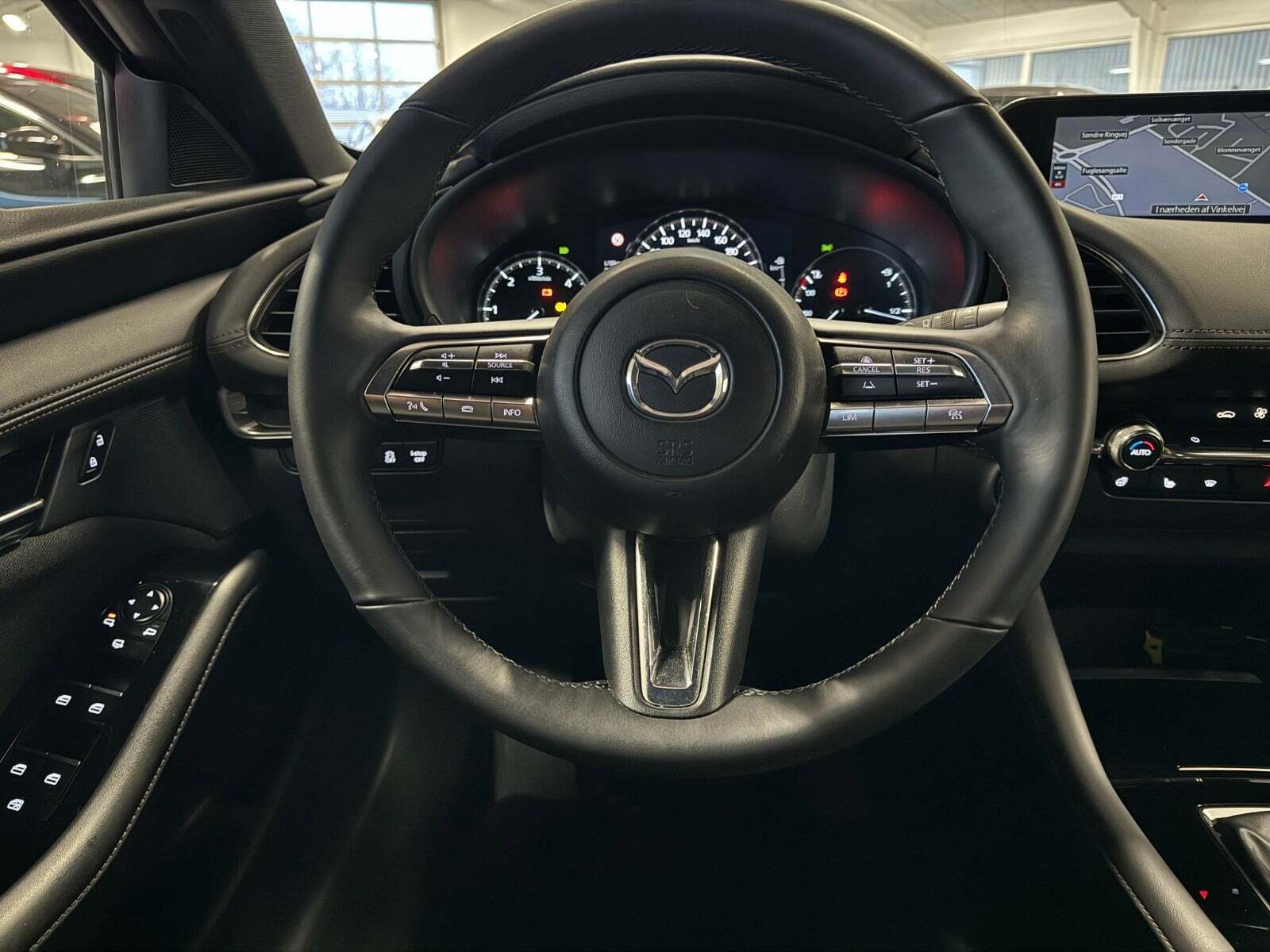 Rød Mazda 3 fra 2019