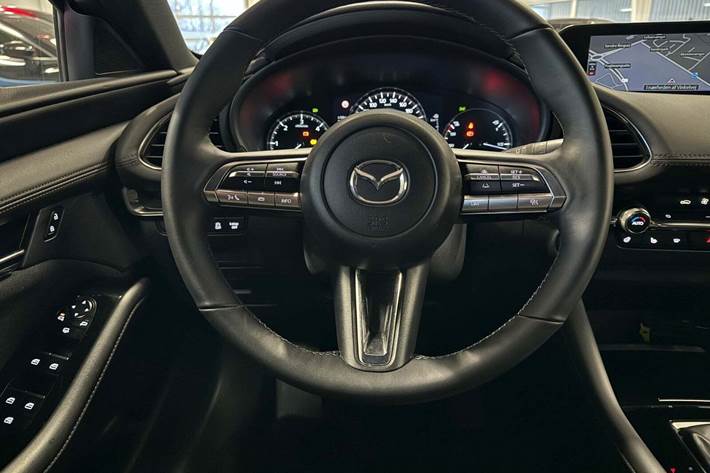 Rød Mazda 3 fra 2019