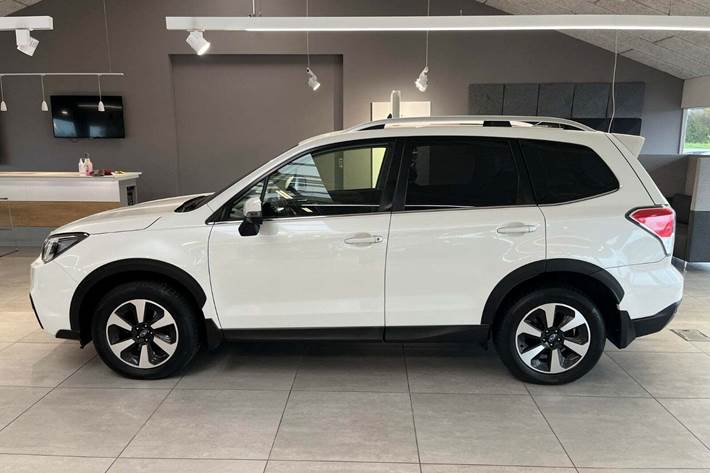 Hvid Subaru Forester fra 2018