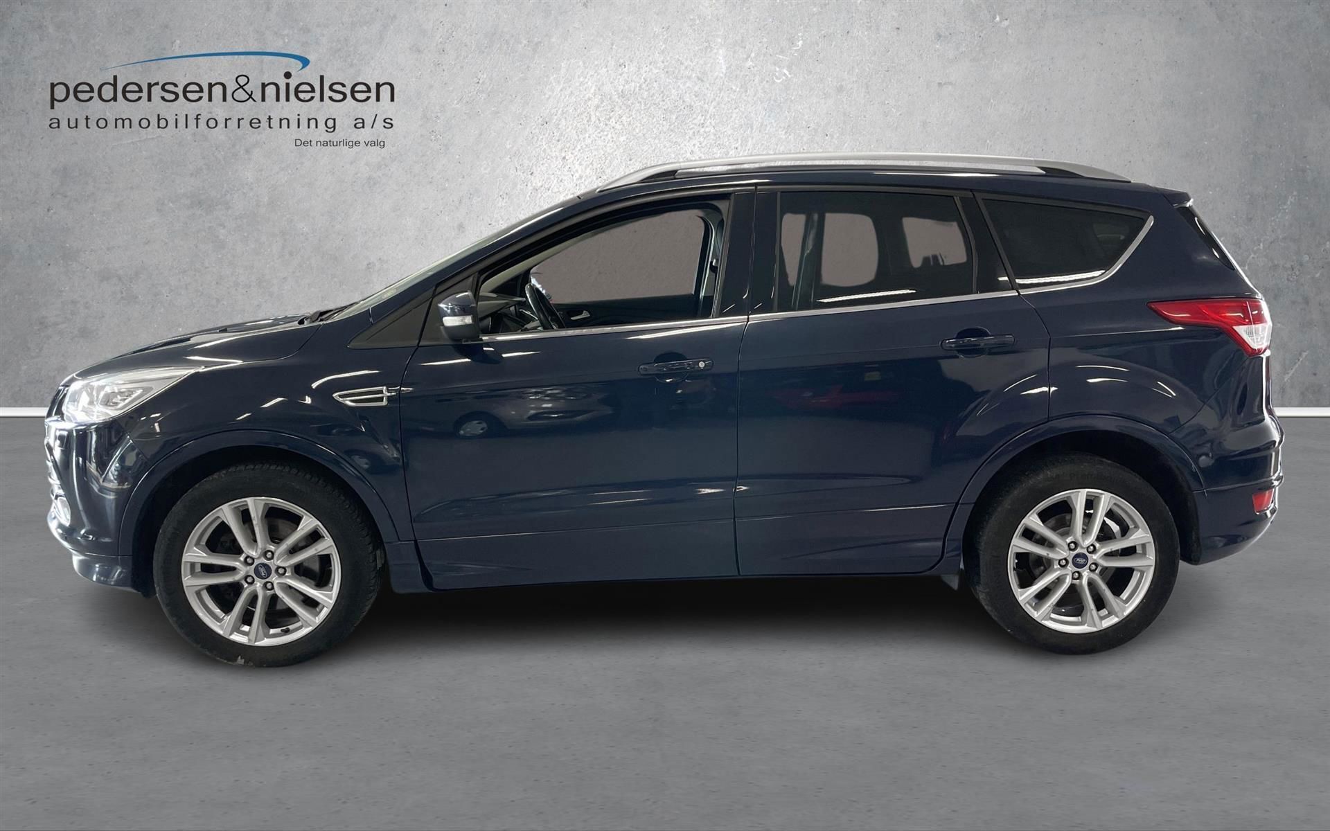 Sort Ford Kuga fra 2018