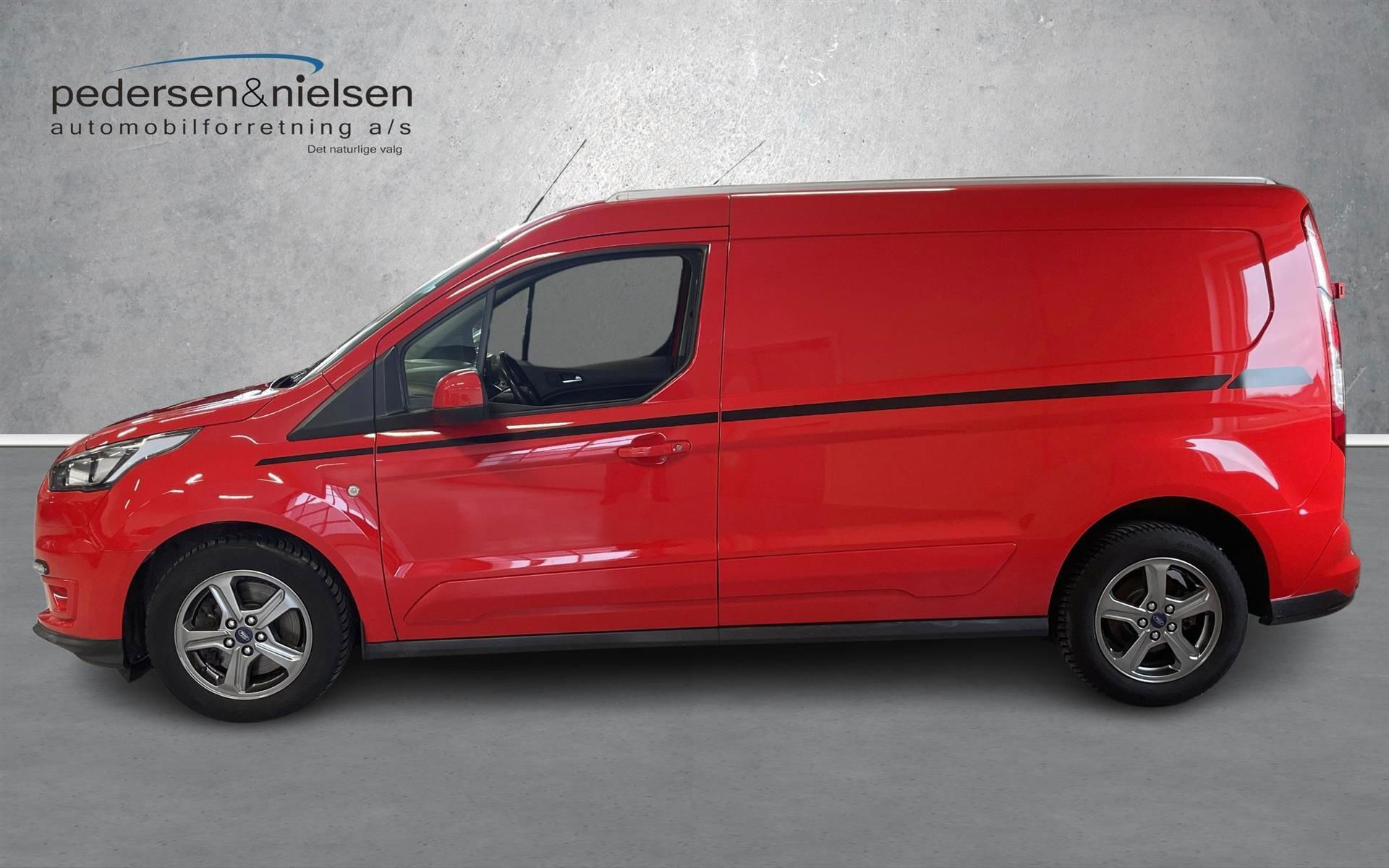 Rød Ford Transit Connect fra 2020