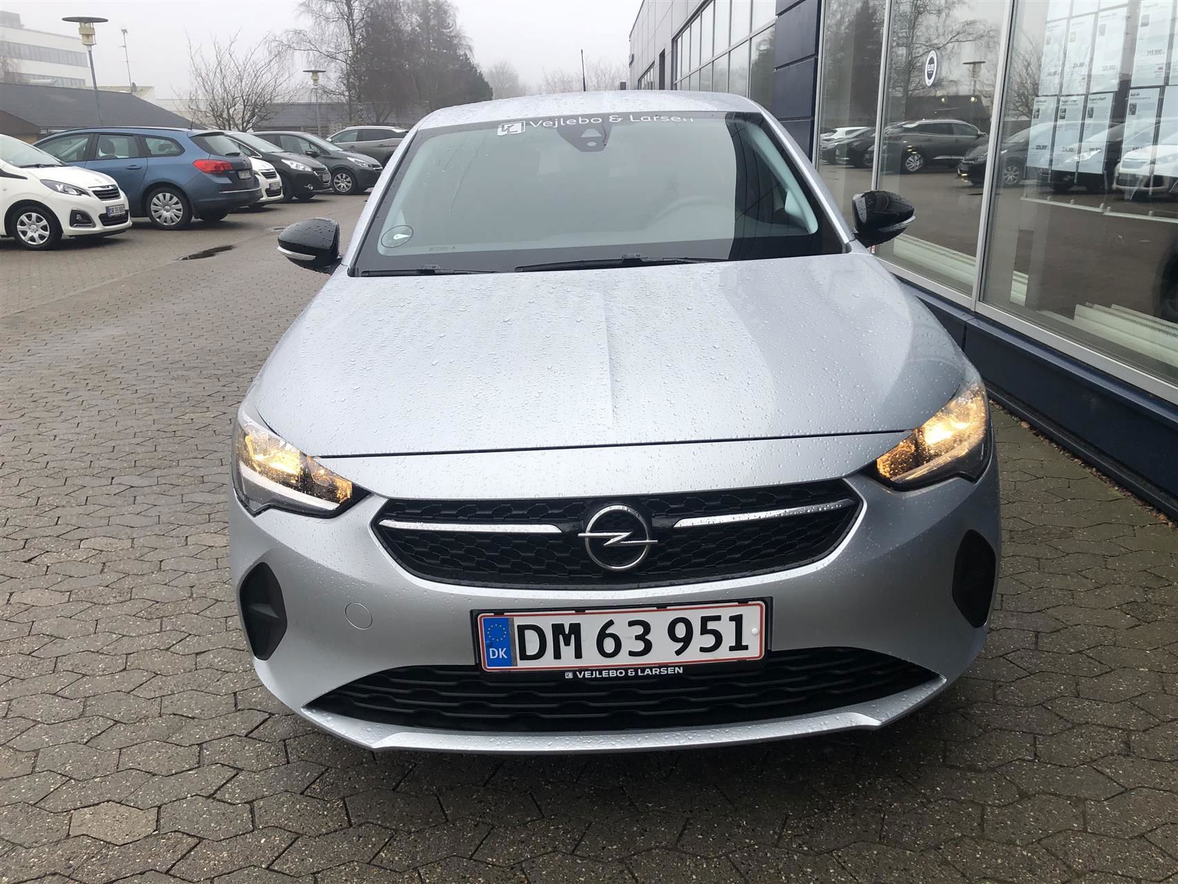 Grå Opel Corsa fra 2022
