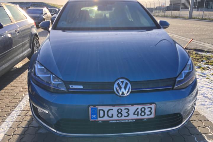 Blå VW e-Golf VII fra 2017
