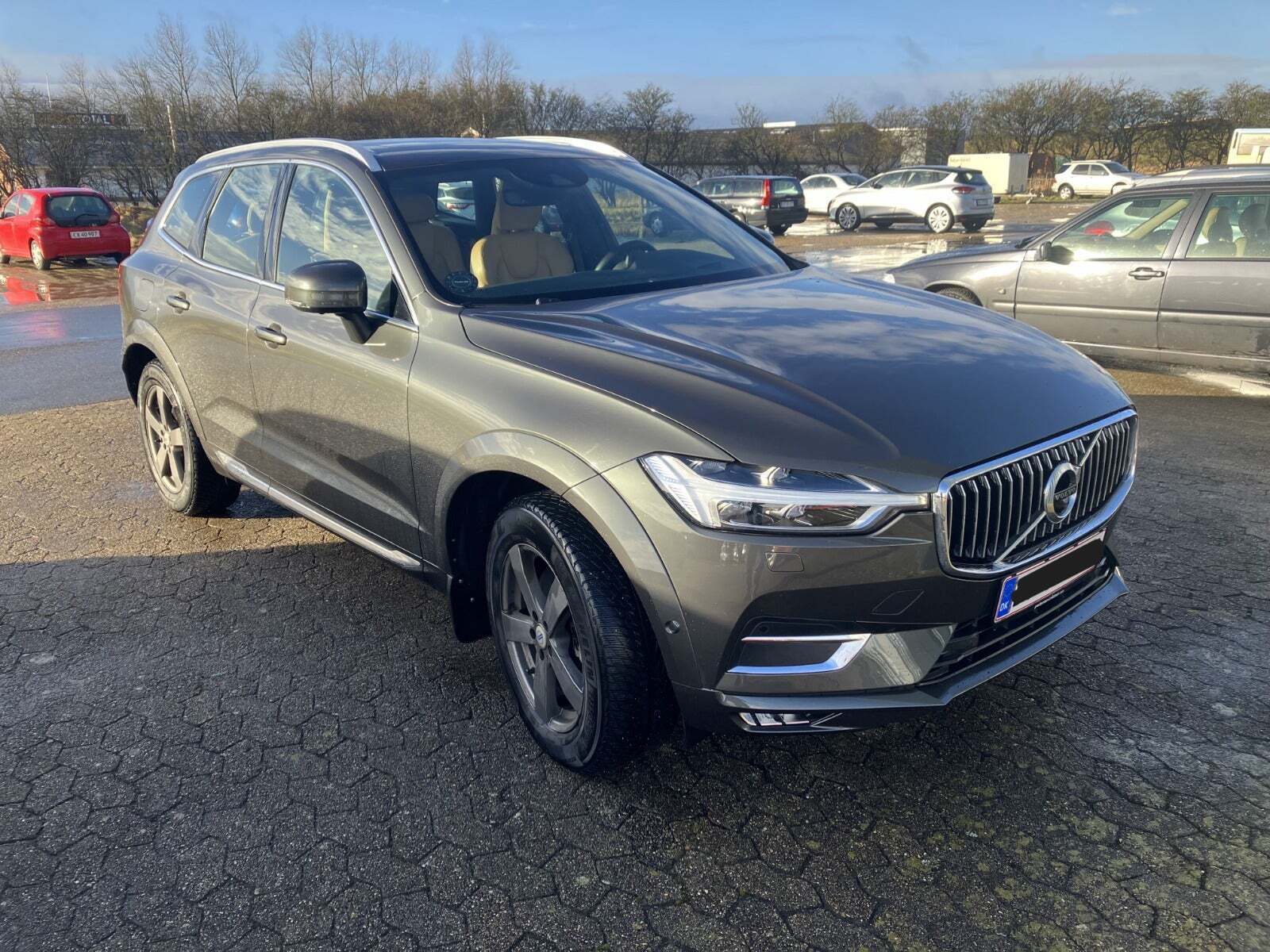 Grå Volvo XC60 fra 2020