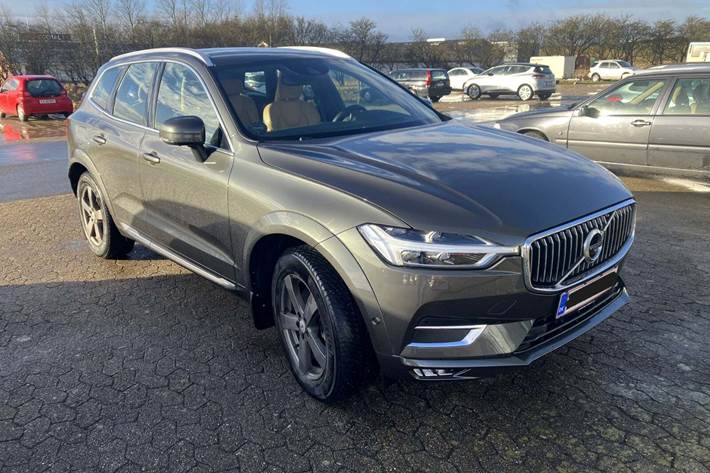 Grå Volvo XC60 fra 2020
