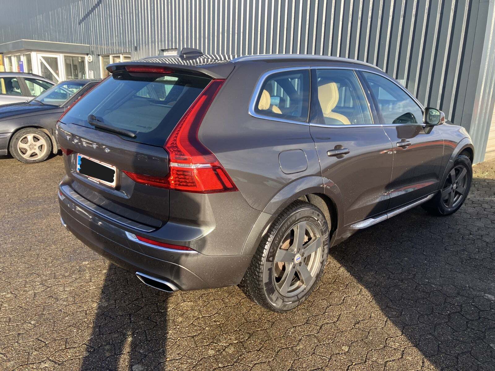 Grå Volvo XC60 fra 2020