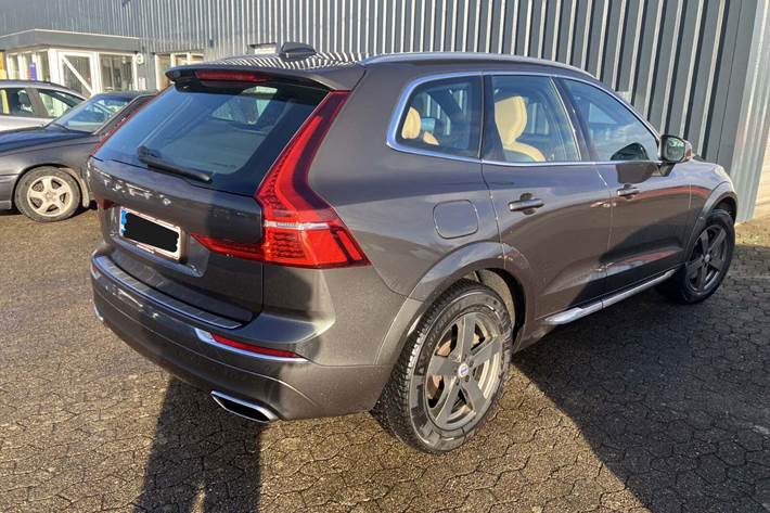 Grå Volvo XC60 fra 2020