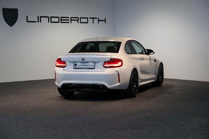 Hvid BMW M2 fra 2019 set udefra