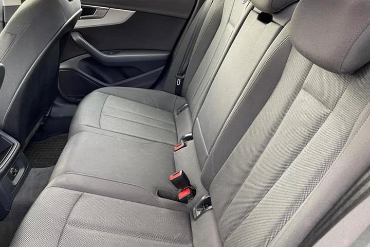 Sort Audi A4 fra 2016
