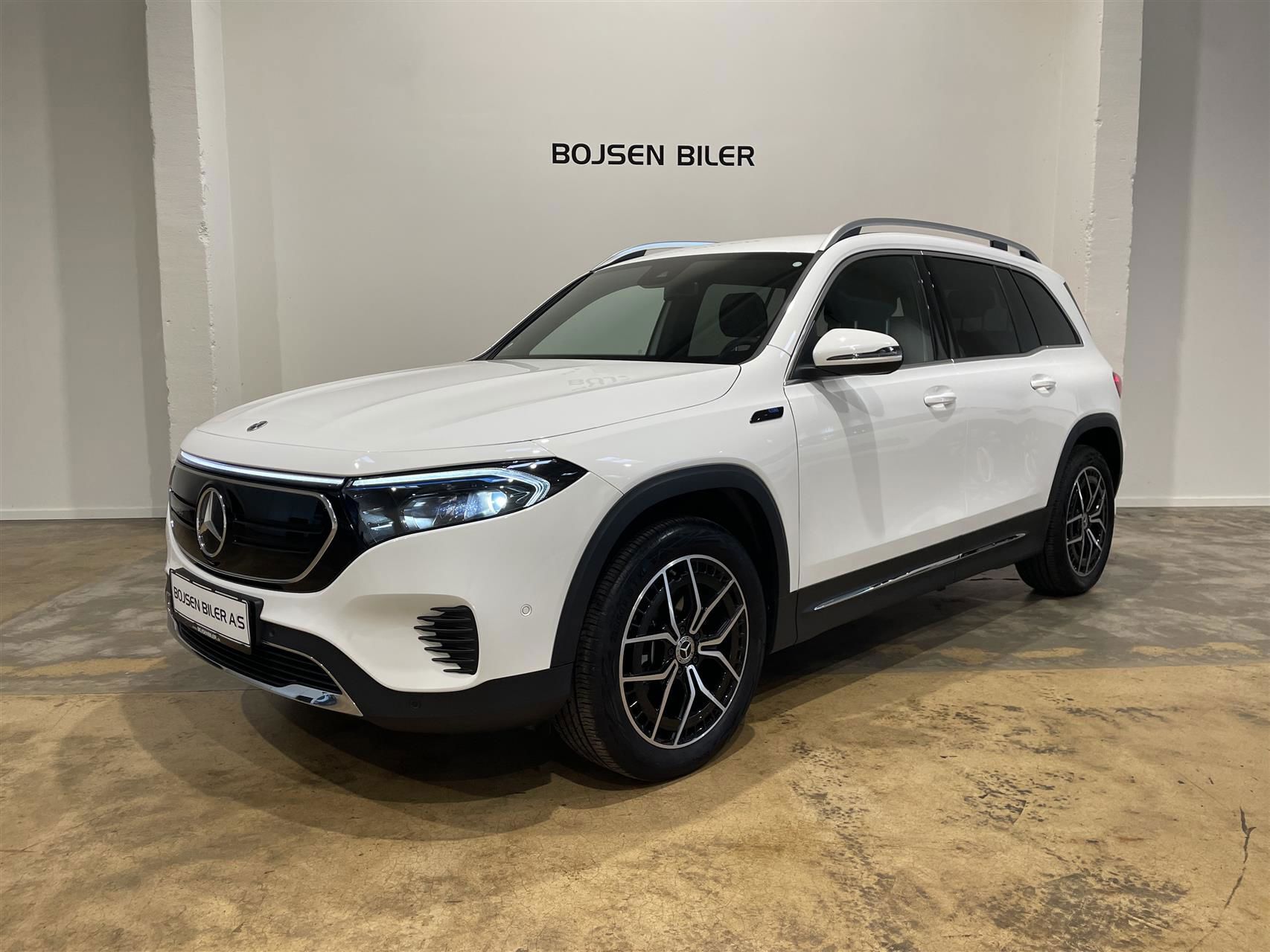 Hvid Mercedes EQB 300 fra 2022