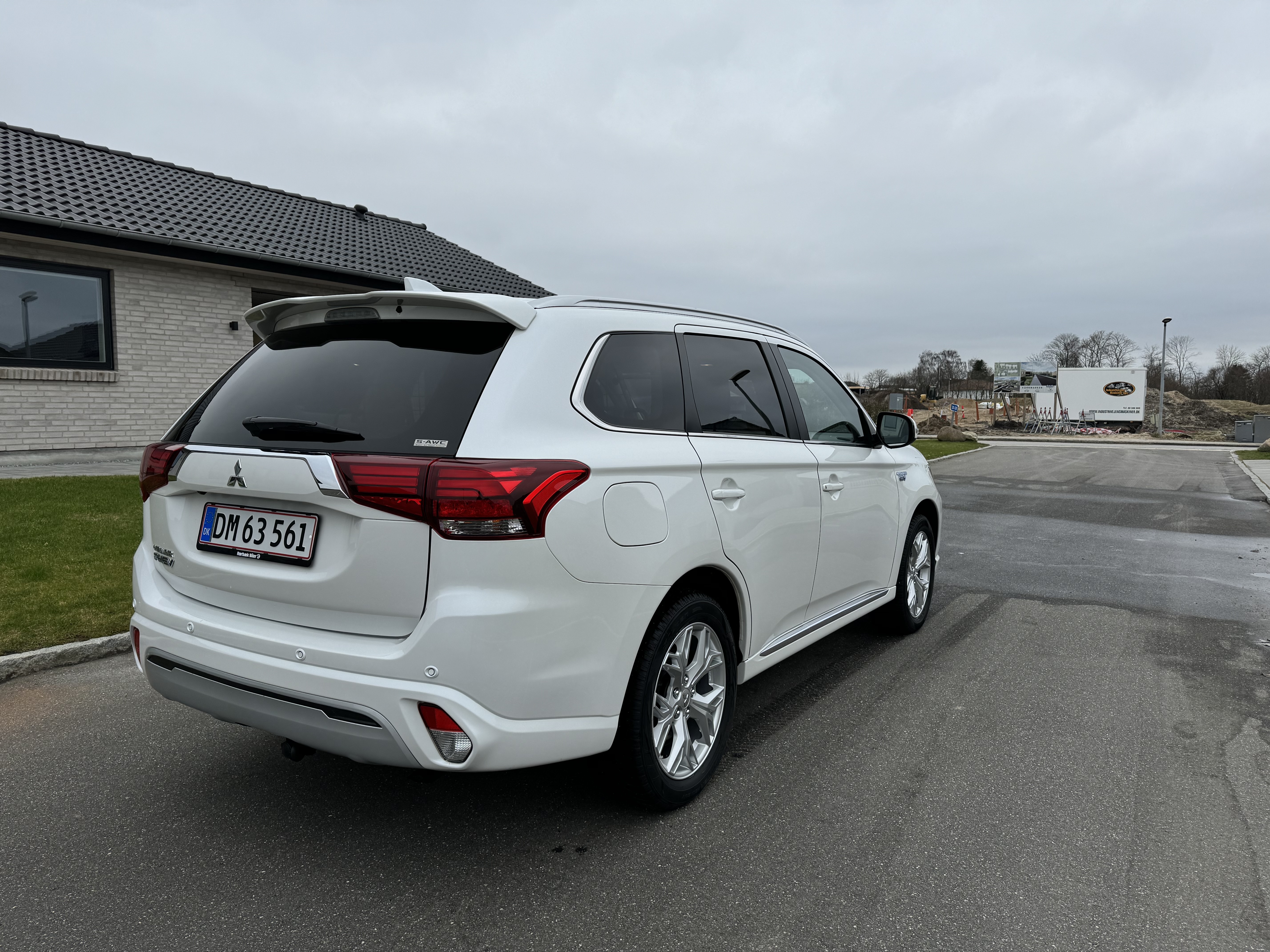 Hvid Mitsubishi Outlander fra 2020