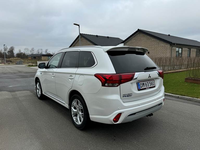 Mitsubishi Outlander 2,4 PHEV 4WD